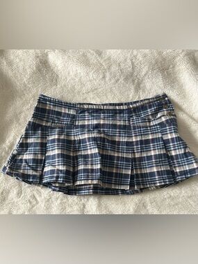 plaid mini skirt!